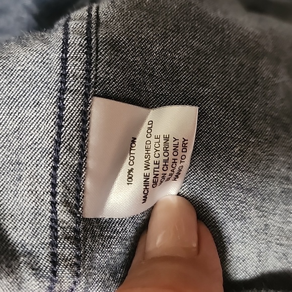 UNTUCKit Chambray Denim Button Down Shirt S M Jeans - Picture 7 of 11